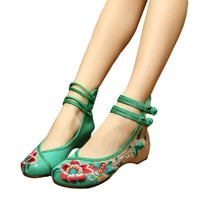 Summer Shoes Vintage Flowers Embroidery Shoes Women Chinjese Old Peking Casual Cloth Dancing Shoes