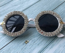 Load image into Gallery viewer, 2019 Women Sunglasses Crystal Diamond Handmade Round Eyewear UV400 Mirror Lens Flower